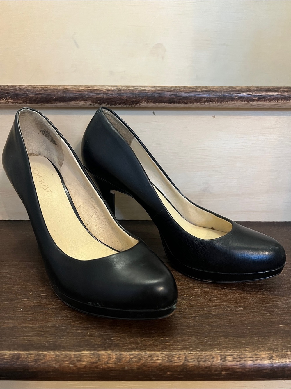 Nine West Black Leather Round-Toe Pumps